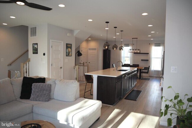 Foto del edificio - 585 Cross Chase Dr