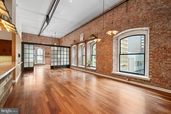 Building Photo - 105 S 12th St