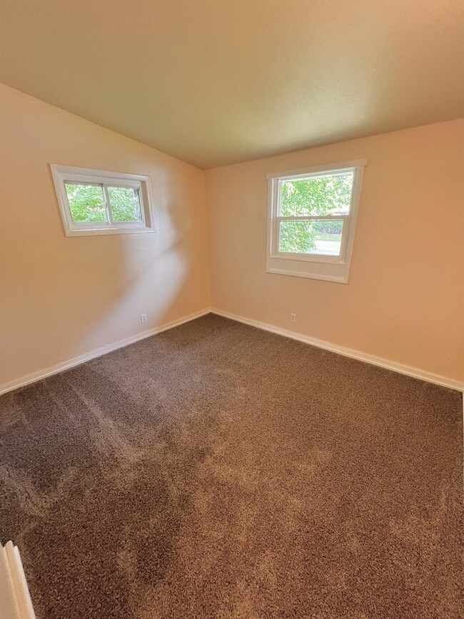 Building Photo - 214 W Worley St