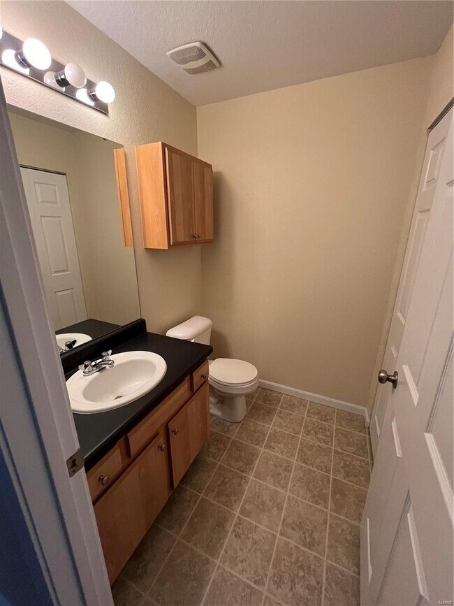 Building Photo - 815 Woodside Creek Dr