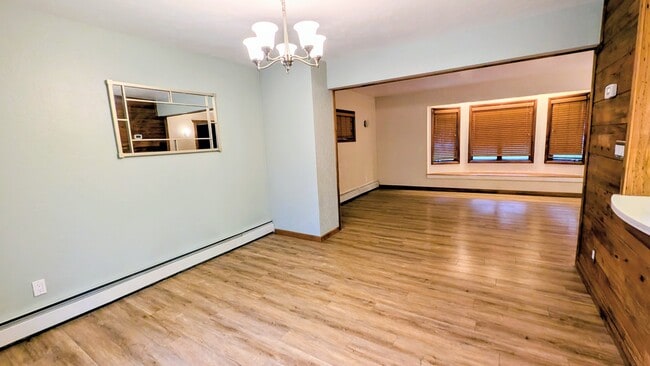Building Photo - 1140 Lake Dr