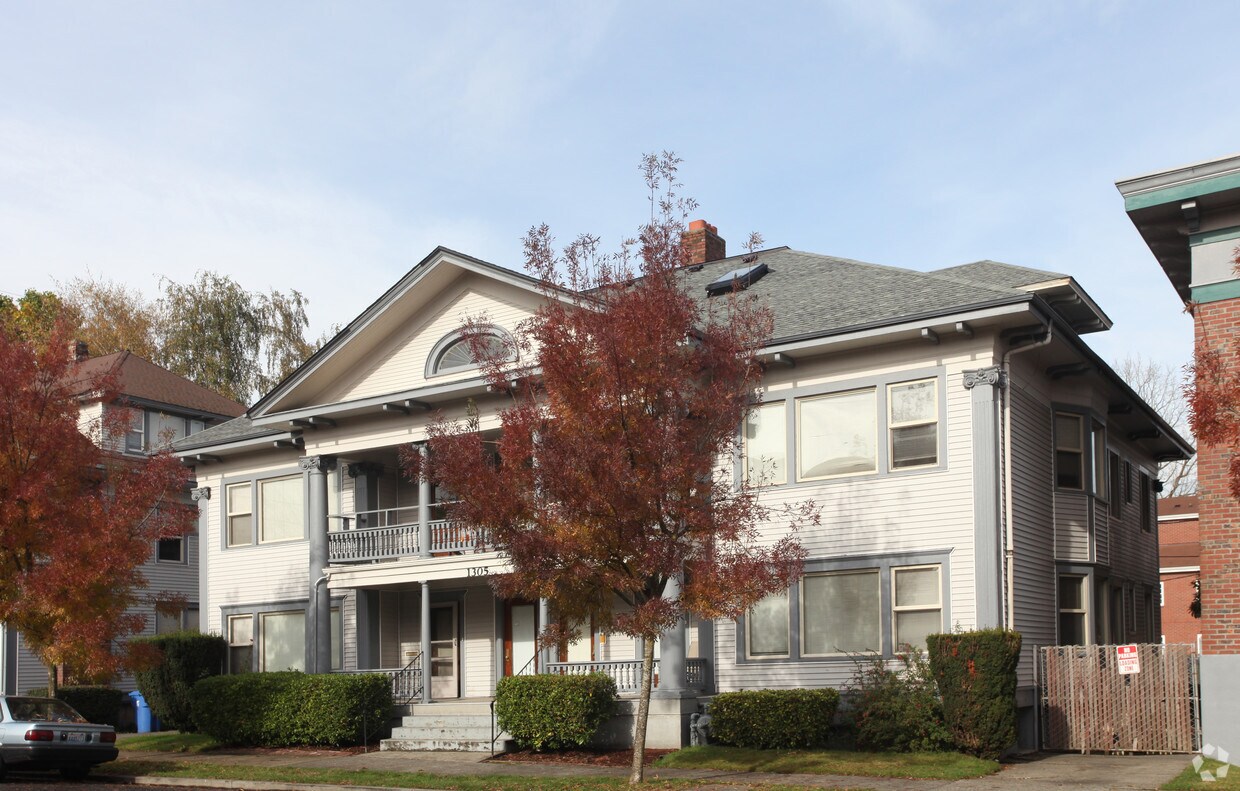 Foto principal - Edwards Apts