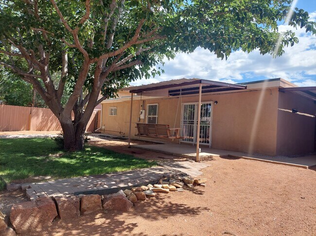 Foto del edificio - 10713 Fairbanks Rd NE