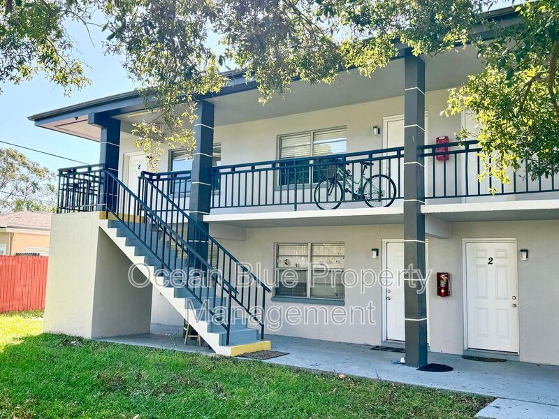 Primary Photo - 311 S Arcturas Ave