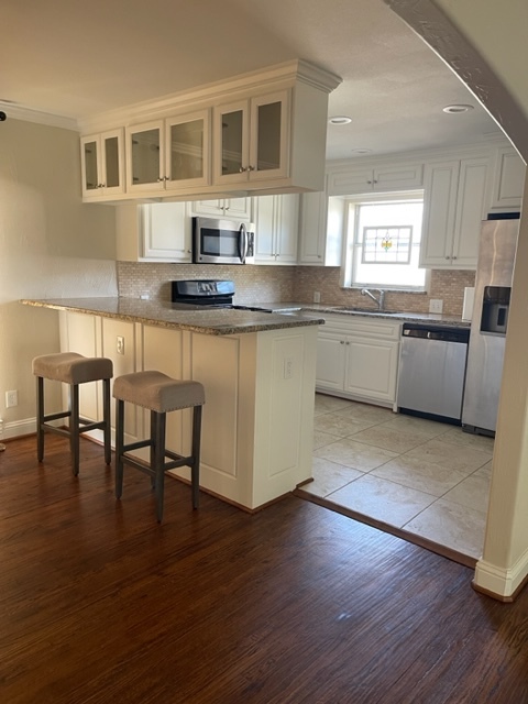 Kitchen - applianced included - 2130 Forest Oaks Dr