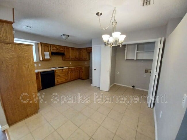 Building Photo - 1100 Sandy Trail Dr