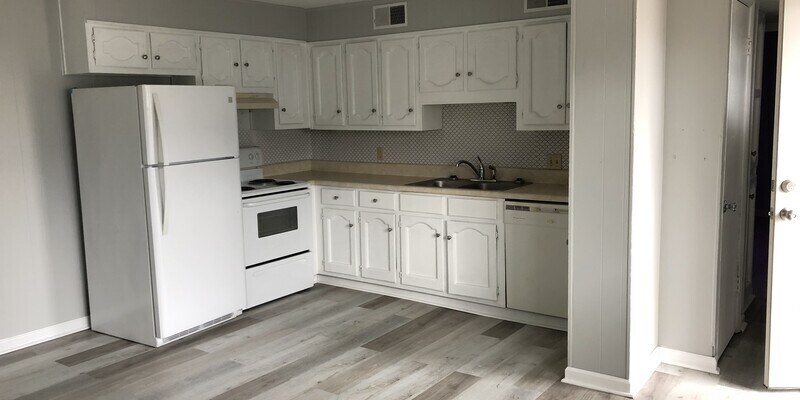 Primary Photo - 110 Lyons St