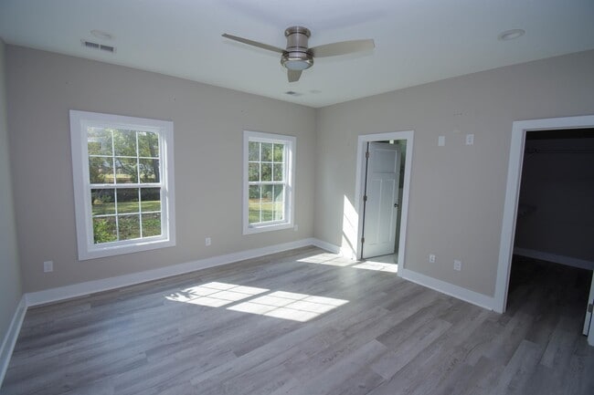 Building Photo - 729 Churchill Downs Dr