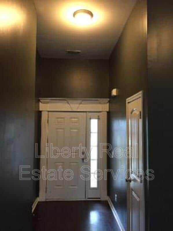 Building Photo - 203 Cumberland Dr NE