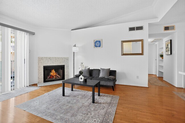 Foto del edificio - 3770 Lovers Wood Ln