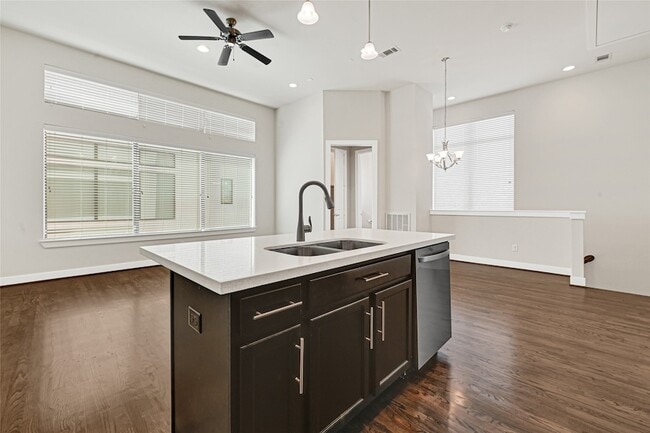 Foto del edificio - 72 N Hutcheson St