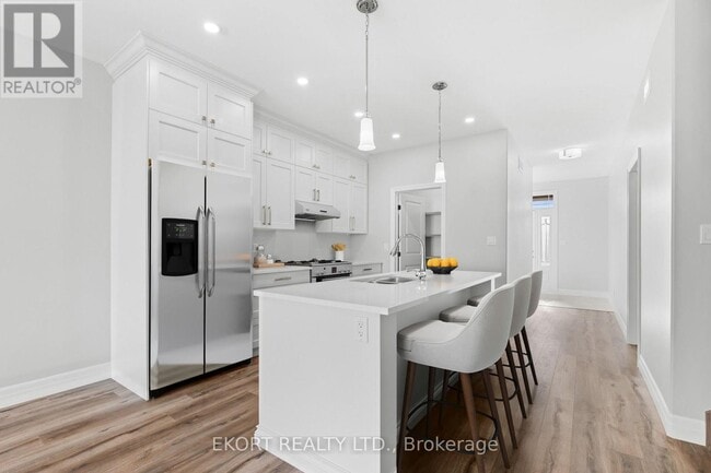 Building Photo - 166 Appledene Dr