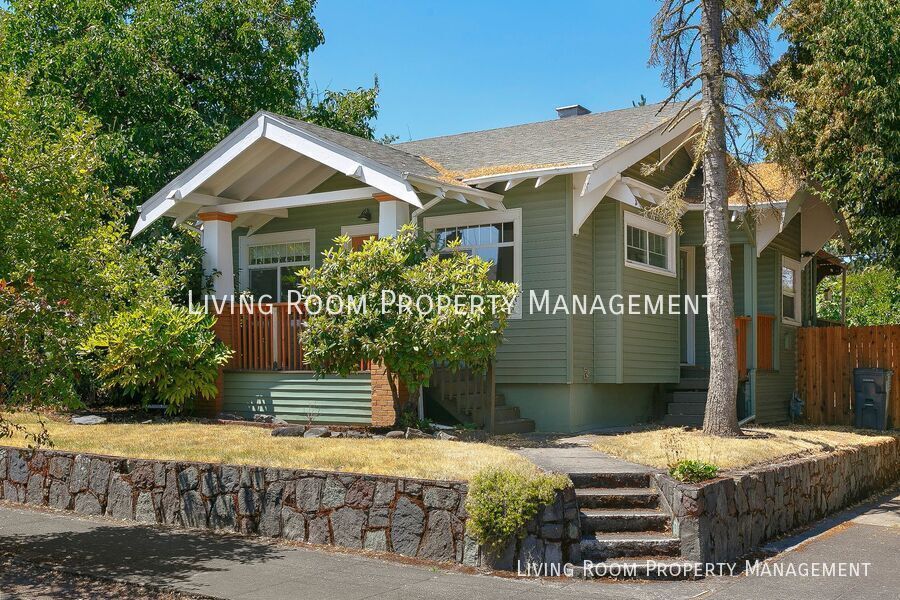 Primary Photo - 6949 N Missouri Ave