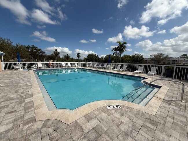 Vista a la piscina - 4530 Pinebrook Cir