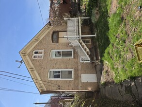 Building Photo - 1650 N Oakley Ave