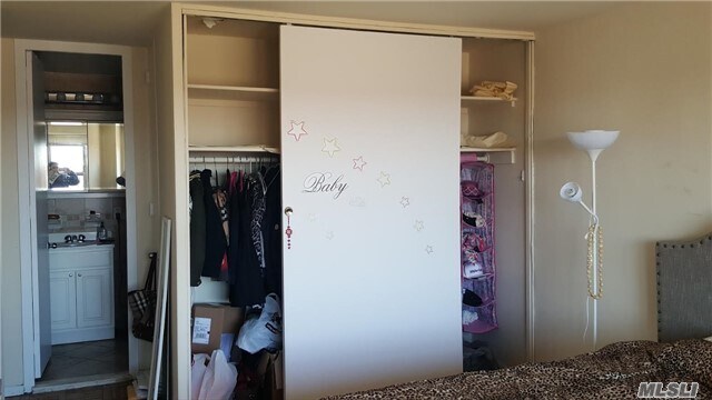 Foto del edificio - 67-00-67192 192nd St