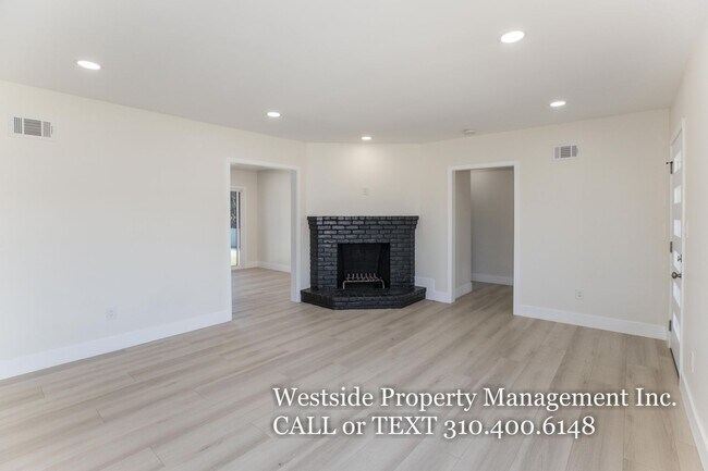 Foto del edificio - 5838-5840 S. Chariton Ave.