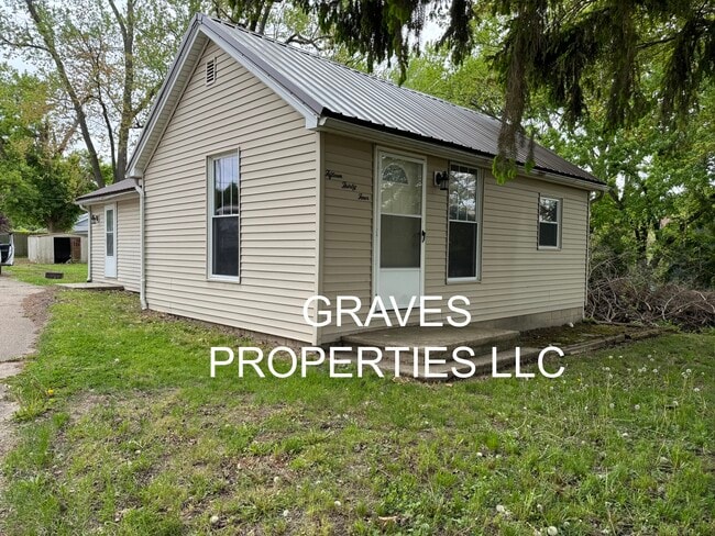 Building Photo - 1534 Lake St