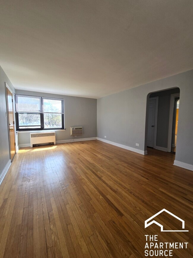 Photo - 7324 N Ridge Blvd Apartment