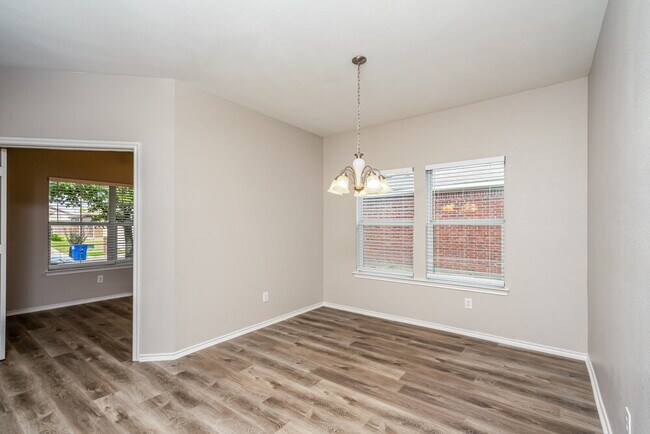Building Photo - 1707 White Mountain Wy