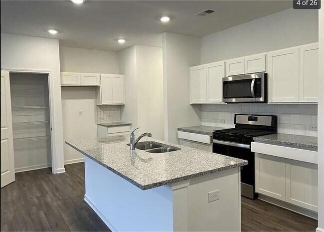 Foto del edificio - 6050 Sanford Pl