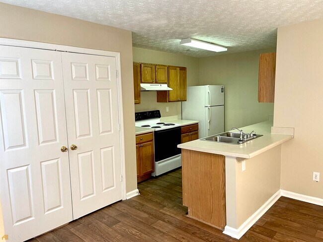 Foto del edificio - 3022 Waldrop Cir