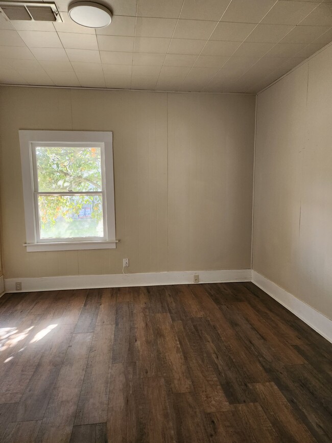 Building Photo - 12858 S McCall Ave