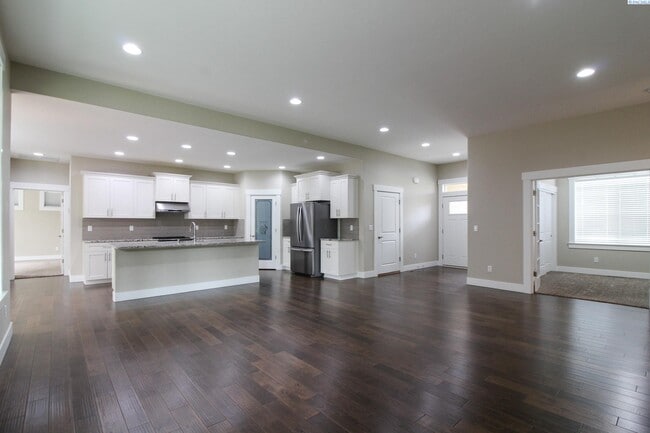Building Photo - 4 Bed/2 Bath Home in Kennewick