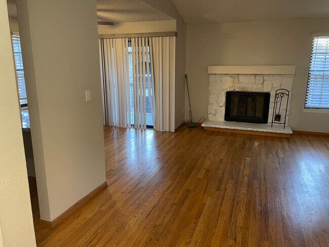 Foto del edificio - 10930 W Florida Ave