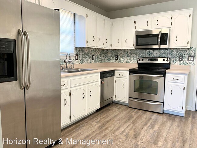 Building Photo - 3 br, 1 bath House - 1061 Shadow Ridge Ave