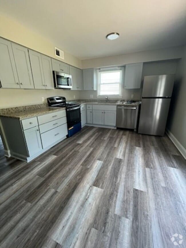 Building Photo - 2228 Oakwood Ln