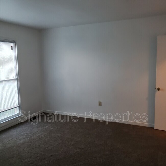 Building Photo - 1512 Lakeview Ave