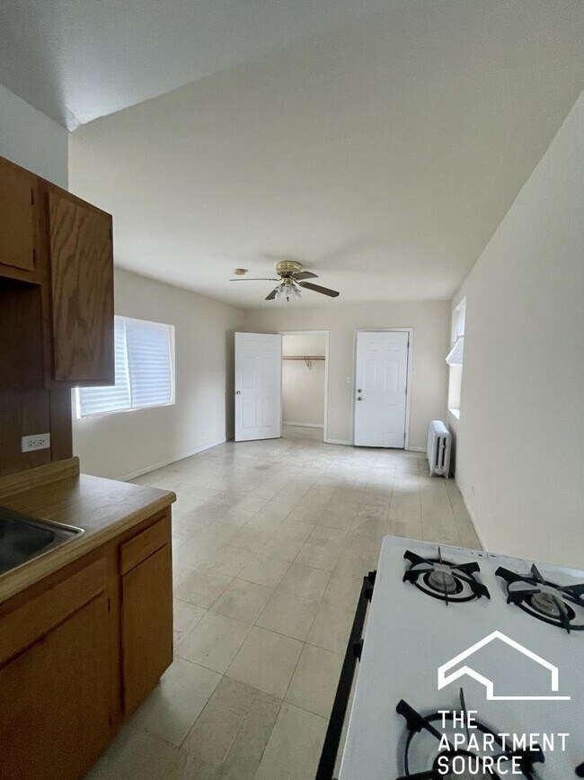 Foto del edificio - 5011 W Cermak Rd
