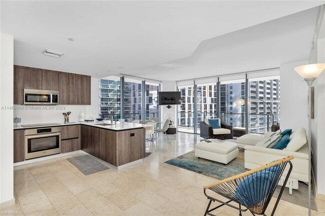 Building Photo - 2 br, 2.5 bath Condo - 68 SE 6th St Apt 1611