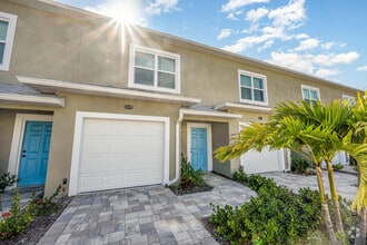 Building Photo - 900 Paddleboard Ct