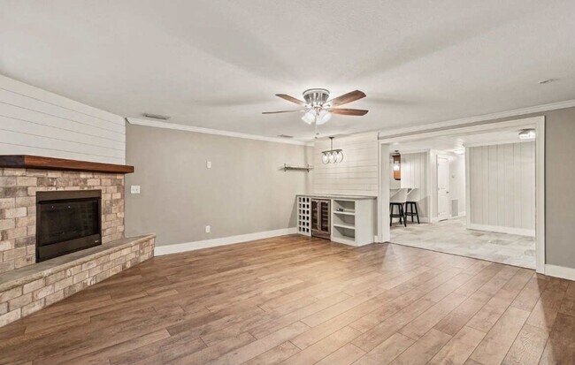Foto del edificio - Beautifully Updated 3 Bedroom Ranch-Style ...