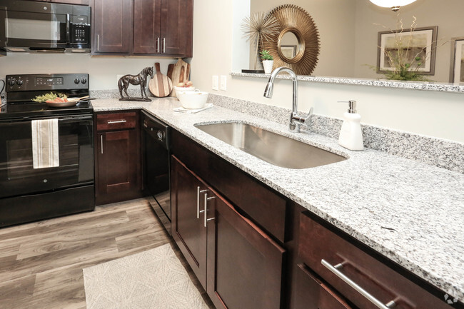 2BR, 2BA - 1,042 SF - Preakness - Kitchen - Champion Farms