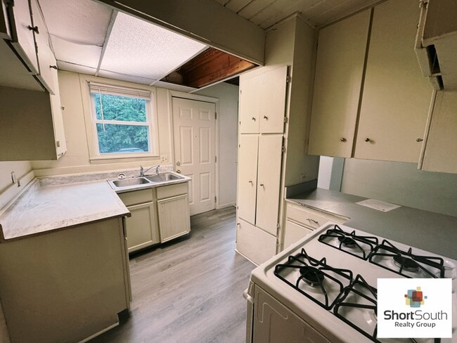 Foto del edificio - Spacious 2 Bed 1 Bath Townhome For-Rent on...