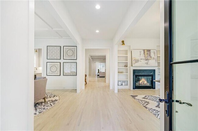 Building Photo - 538 Park Dr NE