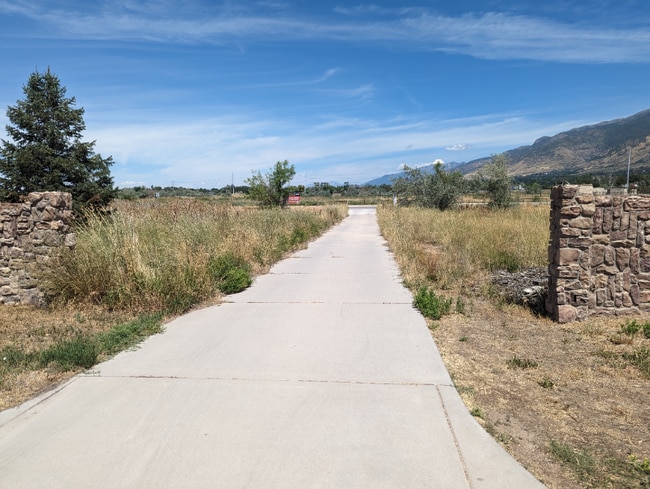 Building Photo - 1267 W Burke Ln