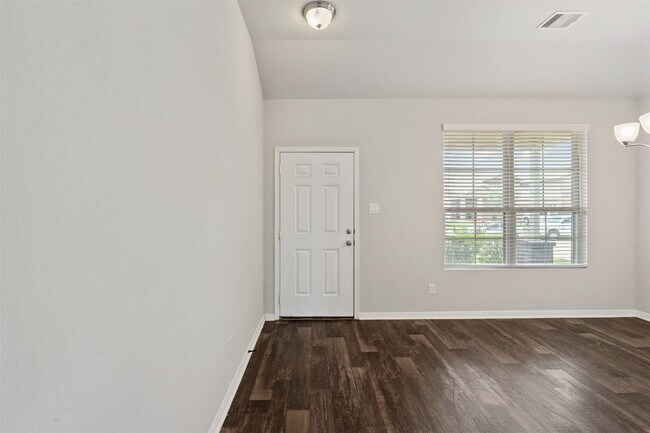 Foto del edificio - 5126 Chester Springs Ln