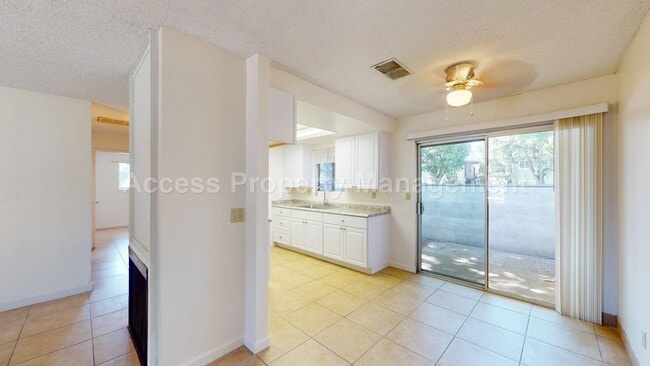 Foto del edificio - 3002 Lake Park Ct