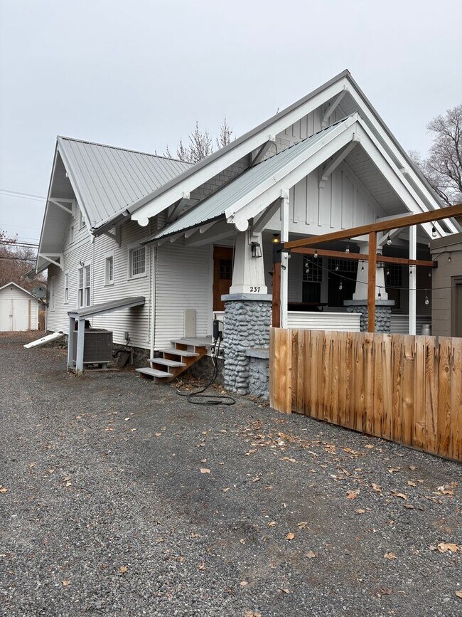 Foto del edificio - Gorgeous Historic Home for Rent in Ephrata