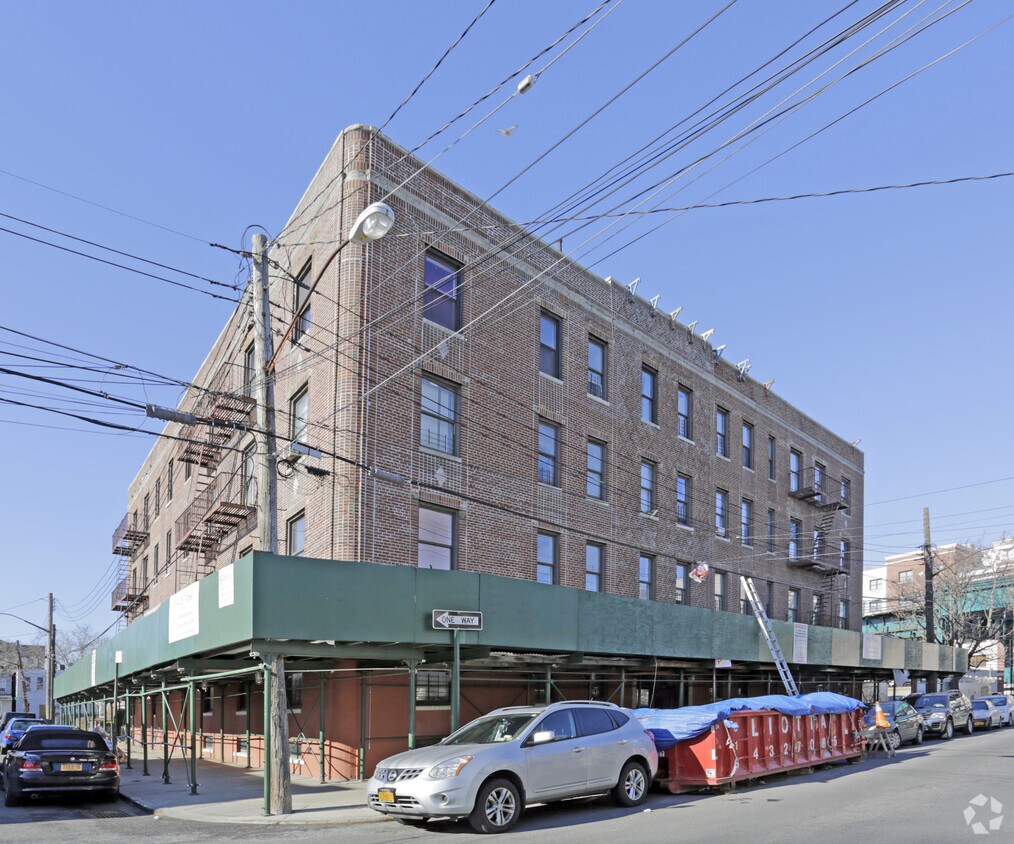 Foto principal - 87-14 129th St