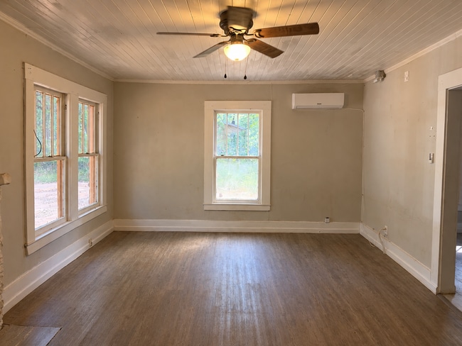 Building Photo - 1422 Gillespie Ave
