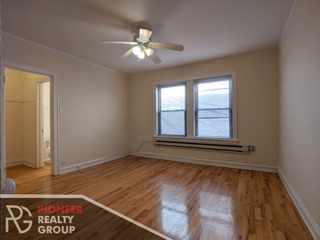 Foto del edificio - 546 W Wellington Ave