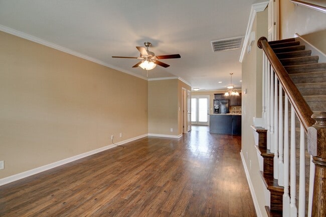 Building Photo - Beautiful Town Home Across From Tennova and Minutes to I-24 With Hardwood Flooring
