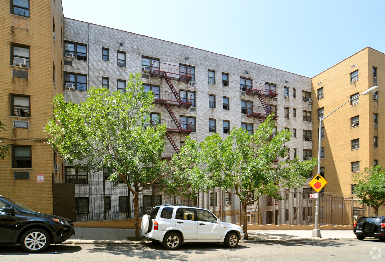 Primary Photo - 80 McClellan St