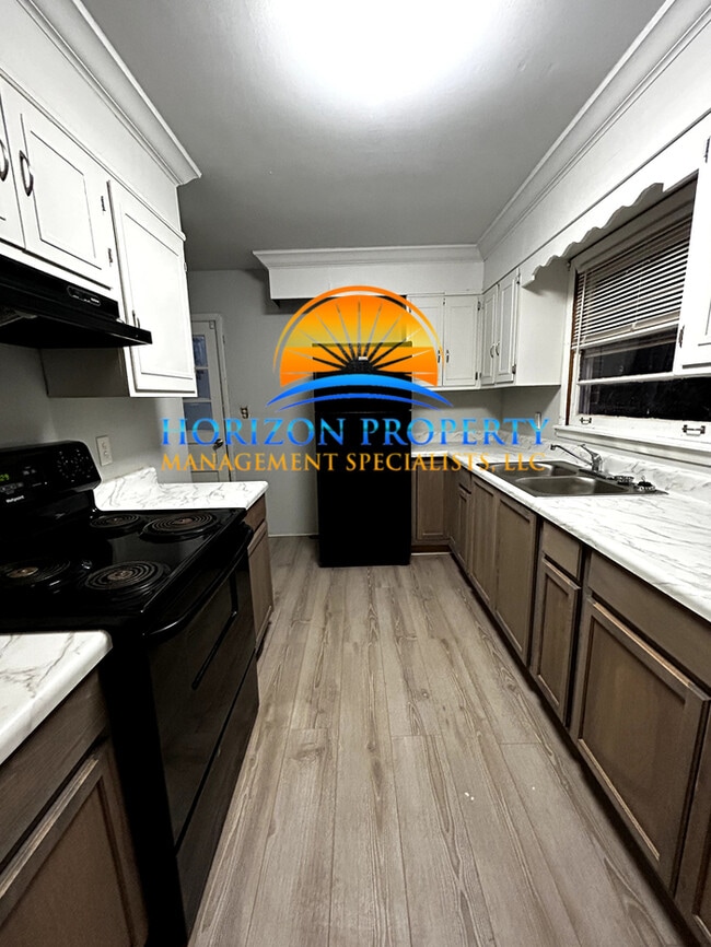 Foto del edificio - 4604 Lakeview Dr NW