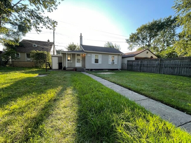 Building Photo - 26333 Belanger St